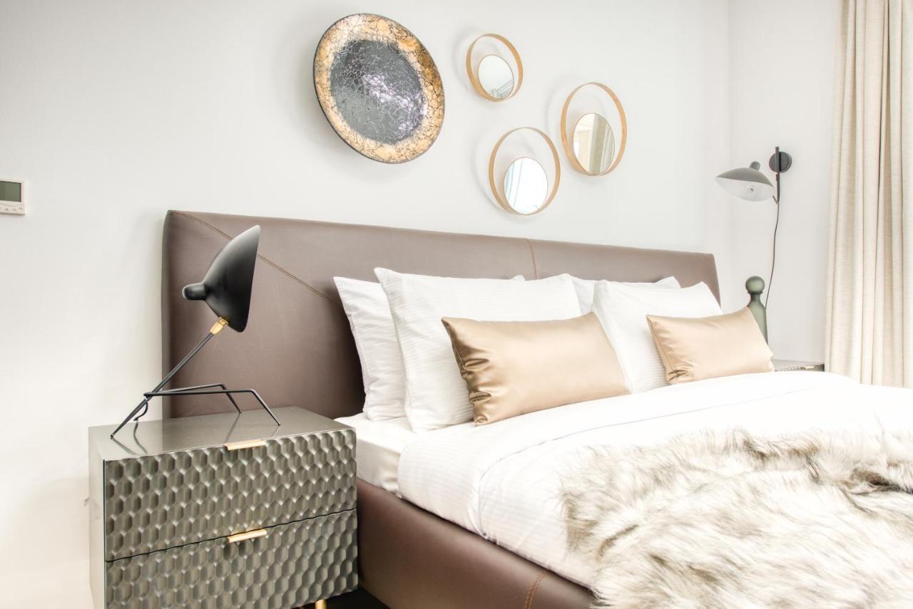 Maison Privee - Radiant Urban Retreat With Iconic Burj Khalifa Vws ดูไบ ภายนอก รูปภาพ