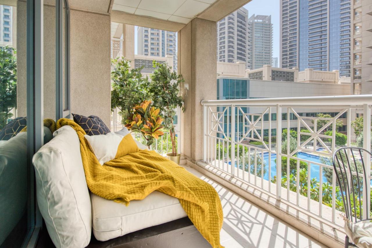 Maison Privee - Radiant Urban Retreat With Iconic Burj Khalifa Vws ดูไบ ภายนอก รูปภาพ